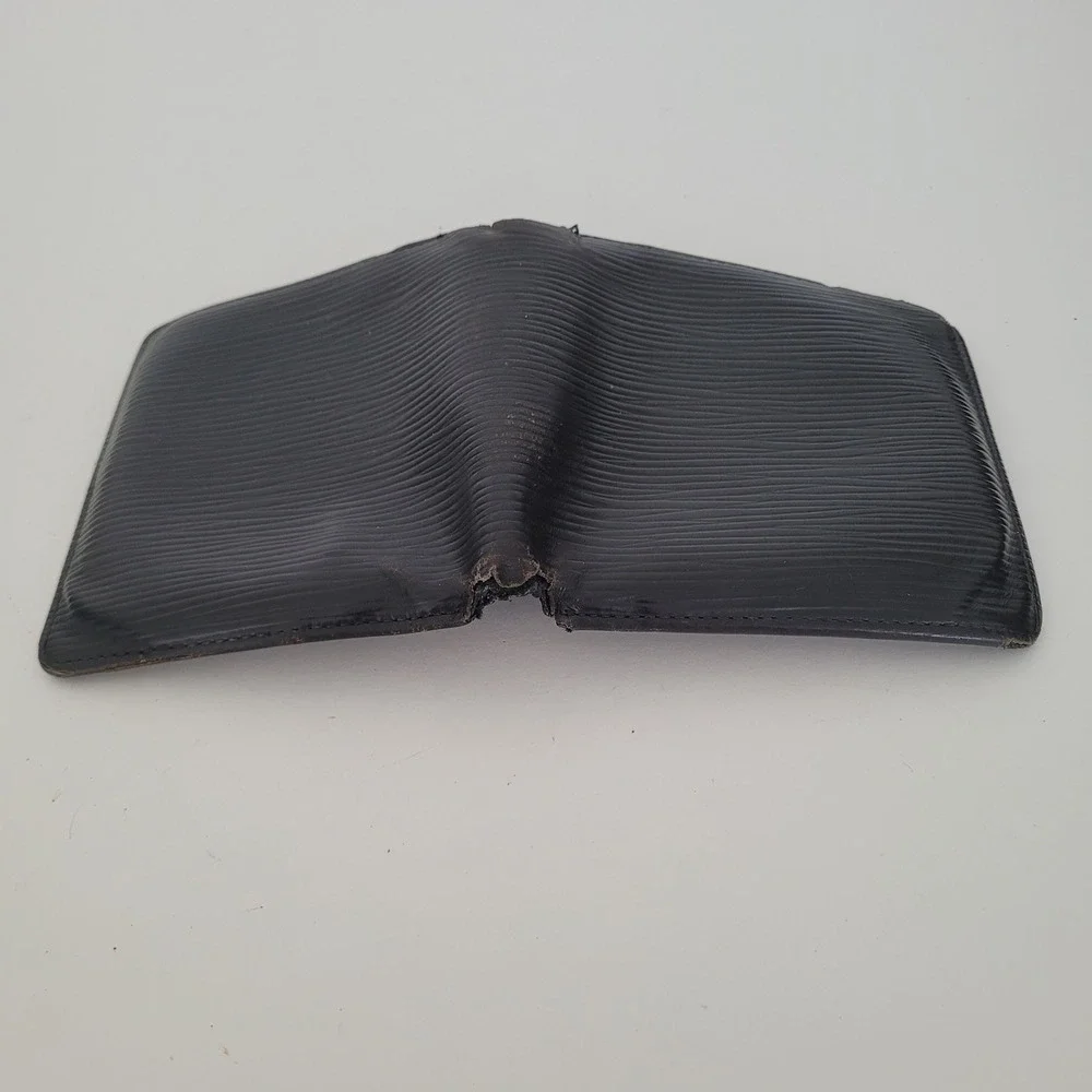 Louis Vuitton Epi Leather Bifold Wallet Noir Black Compact Coin Pocket MI0921